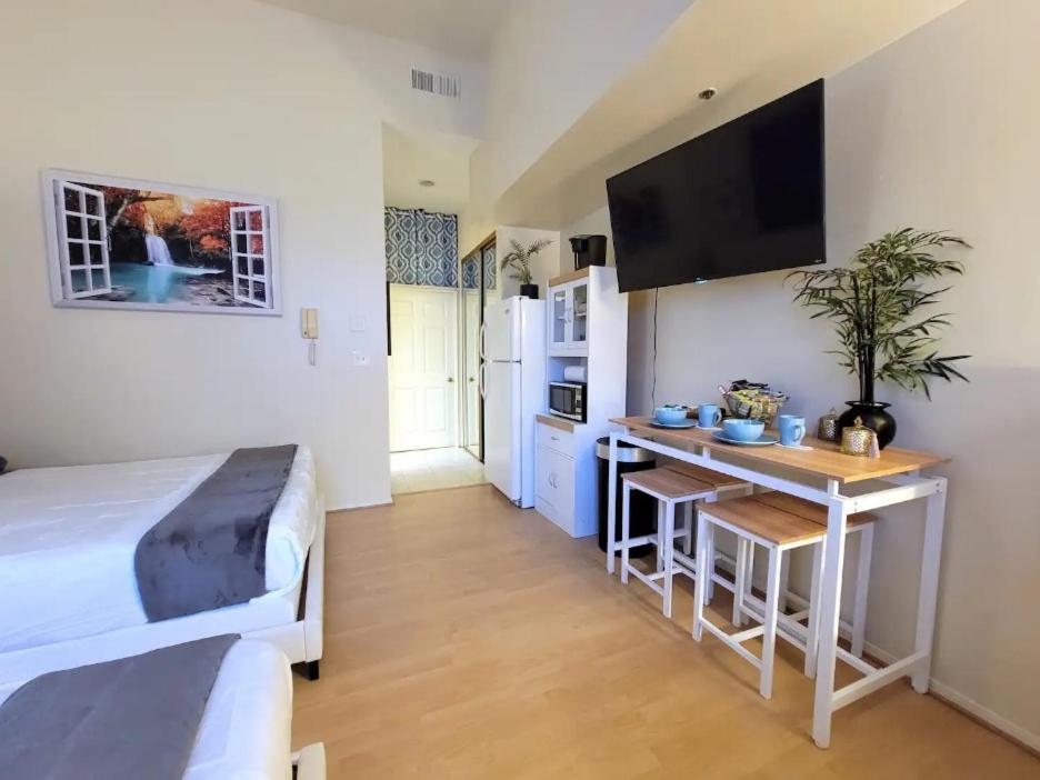 Apartamento Spacious With Two Queen Beds Near Beverlywood 5 Minutes To Rodeo Drive *